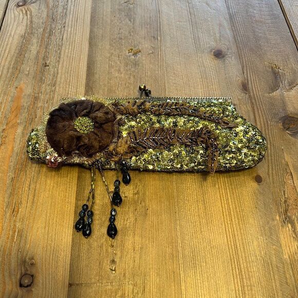 Vintage Wayne M. Kleski Katherine's Collection Gold Sequin Velvet Flower Clutch - Picture 3 of 15